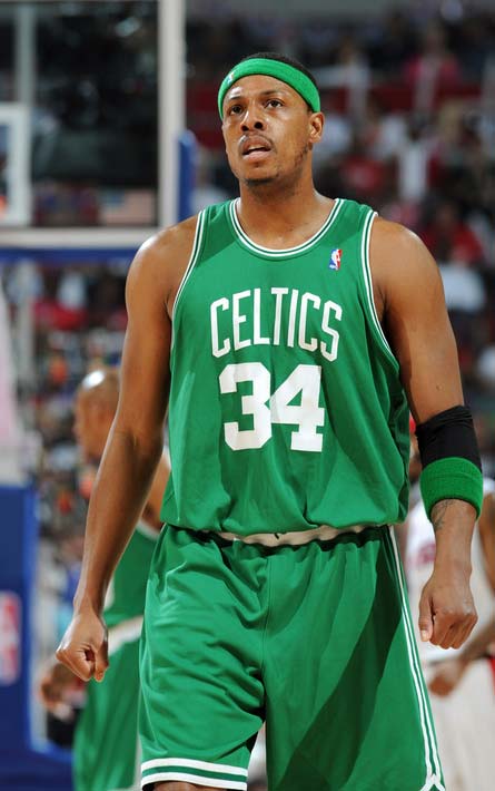 马赛反击犀利成为法甲黑马（马赛凭凌厉反击跃升为法甲黑马）