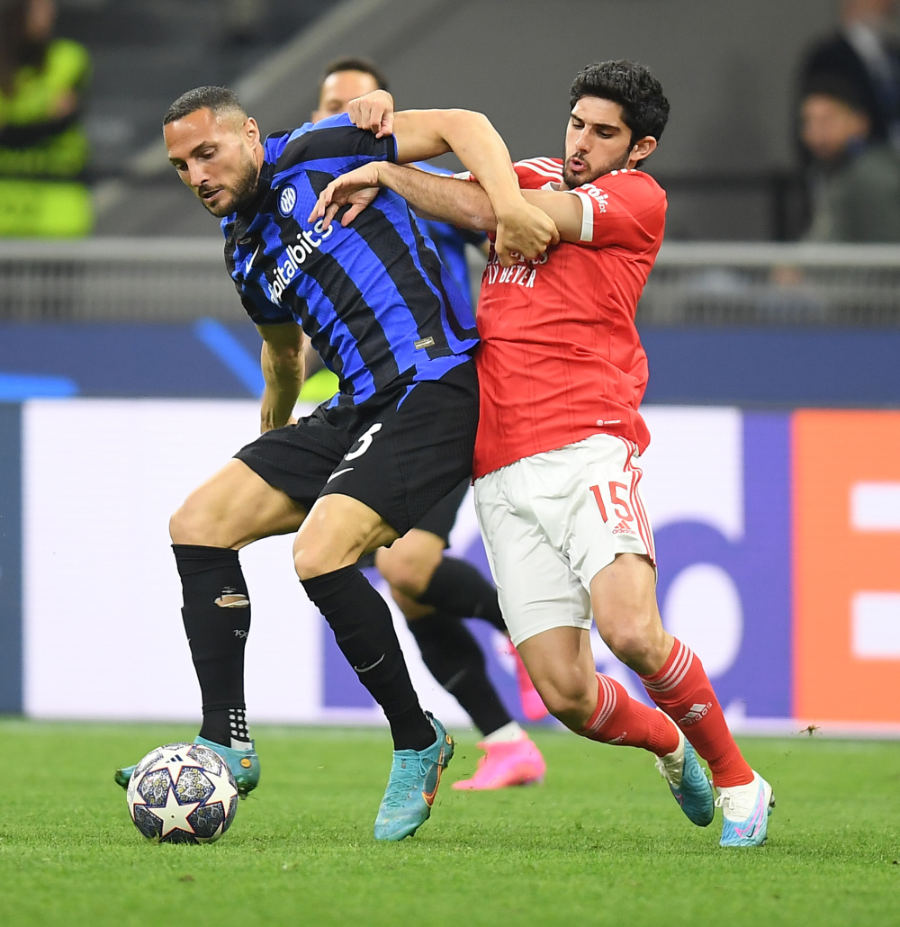 晚邮报：国米关注迈尼昂合同情况，考虑在明年夏天将其引进（晚邮报：国际米兰关注迈尼昂合同动向，明夏或尝试签下他）