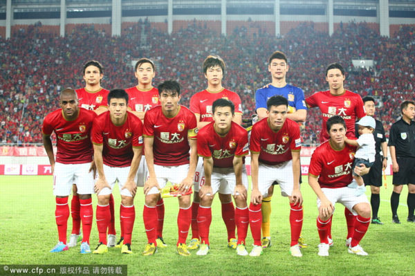 传闻：曼联和米兰球探现场考察18岁雷恩高中锋梅特（据称曼联与米兰派球探现场考察雷恩18岁中锋梅特）