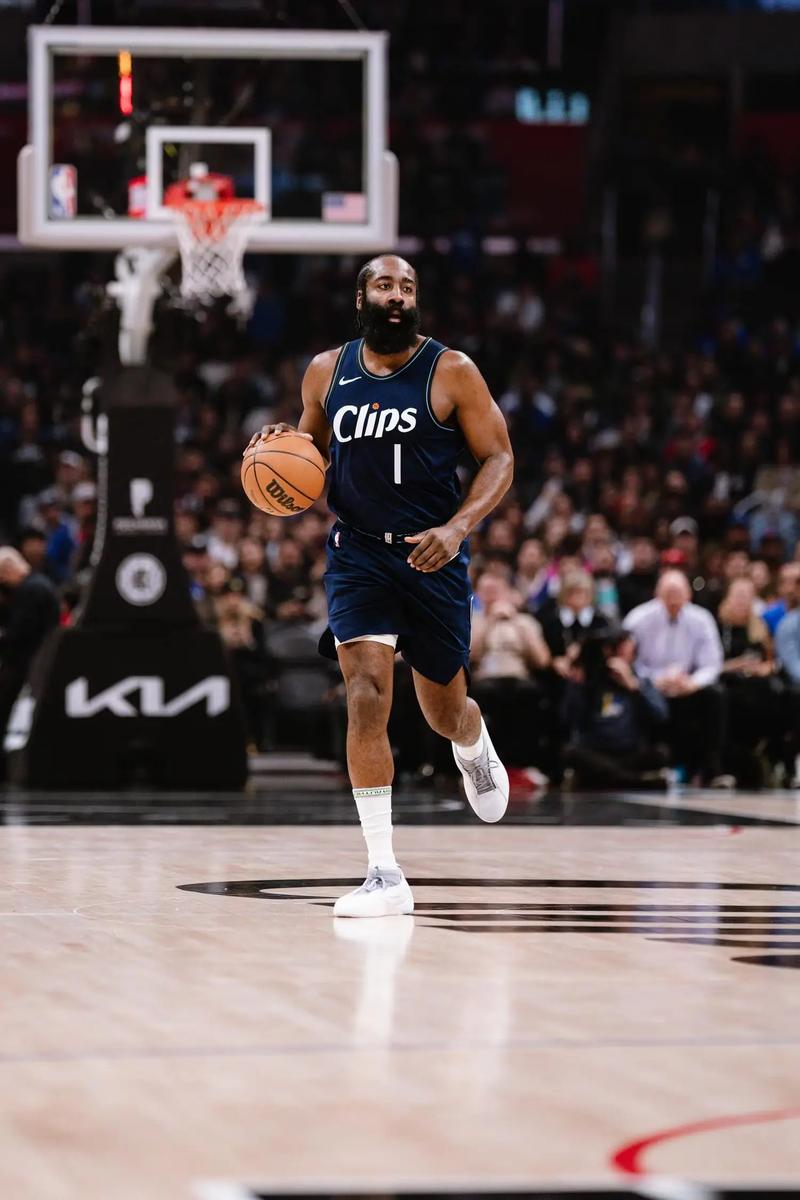 门将三连神扑救主，数据暴涨全网热议（门将三连神扑力挽狂澜，数据飙升引爆全网）