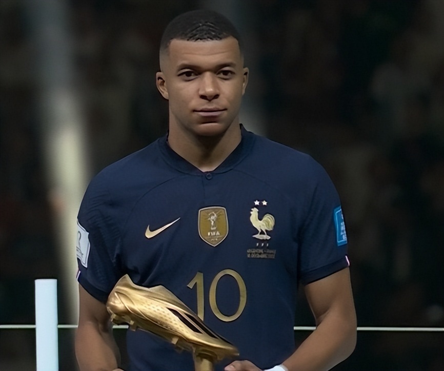 阿斯：健康的夸西比受伤的夸西更灾难，总出现惊世骇俗的失误（阿斯：健康版夸西比带伤时更糟，屡屡上演离谱失误）