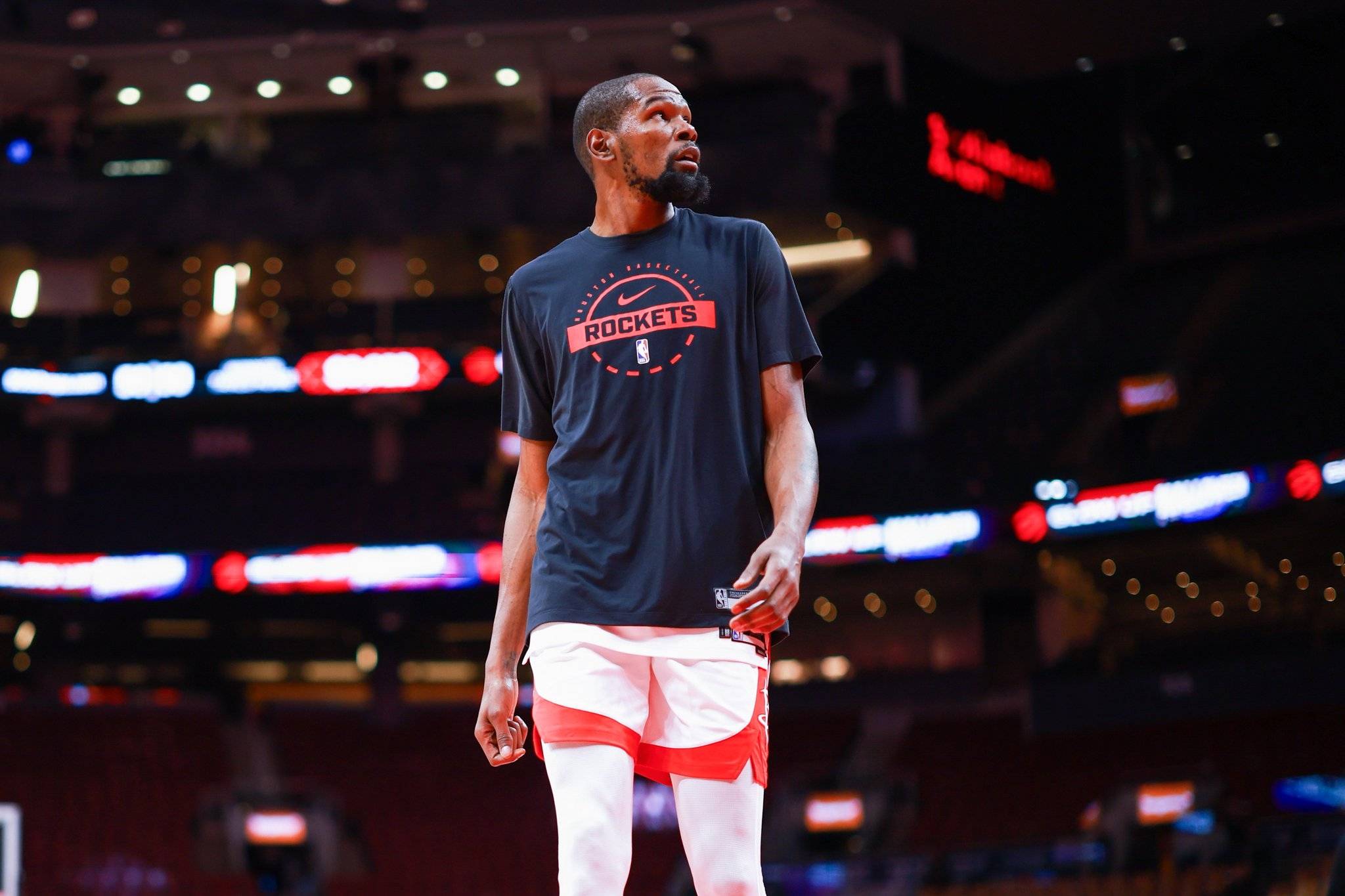 埃梅里：主场战胜阿森纳真的很开心，英超是本赛季首要目标（埃梅里：主场击败阿森纳令人欣喜，本赛季首要任务锁定英超）