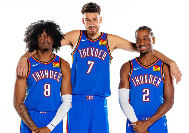 中外球员对待球迷的态度差距真大！（中外球员对球迷态度差异明显）