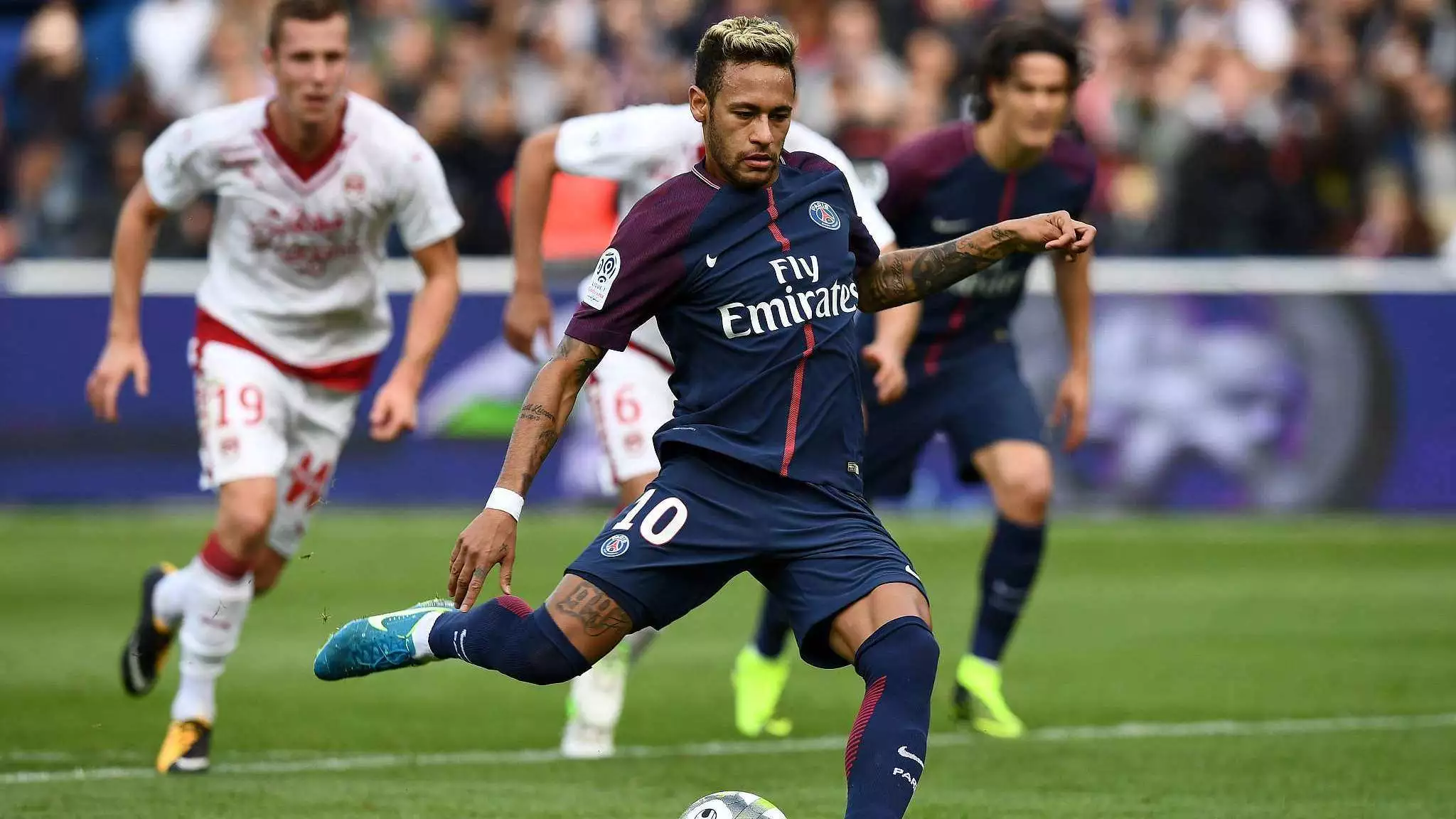 阿媒：埃切韦里想冬窗租回河床，但曼城希望再次租给欧洲球队（阿根廷媒体：埃切韦里盼冬窗租借回归河床，曼城更倾向再外租至欧洲球队）