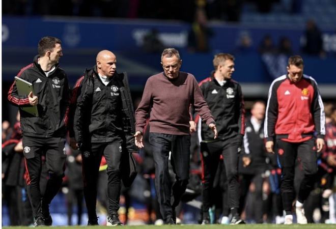 荷兰足协官方：小克鲁伊维特因伤缺战立陶宛，已经返回俱乐部（荷兰足协宣布：小克鲁伊维特因伤无缘对阵立陶宛，已返回俱乐部）