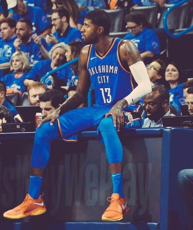 巴萨和皇马的兴趣？埃永：我很受宠若惊，现在我专注于莱万特（回应巴萨皇马关注，埃永：受宠若惊，但目前只专注莱万特）