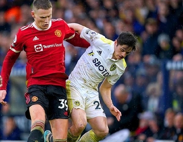 篮球CBA球队对阵激烈，比分胶着（CBA激战正酣，比分难分伯仲）