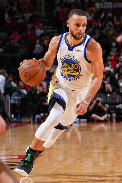 半场：尤文0-0都灵，比赛平淡，双方机会不多（半场战报：尤文0-0都灵，场面平淡 机会有限）