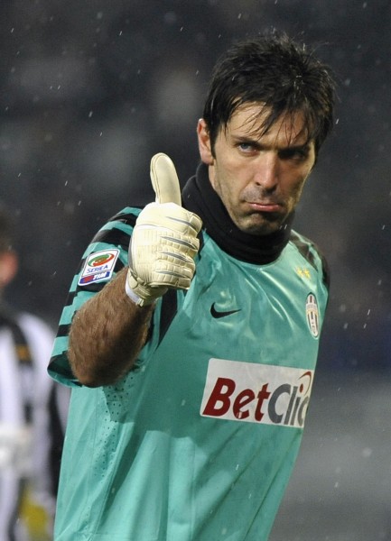 快船三分雨浇灭对手气焰（快船三分狂飙，压制对手气势）