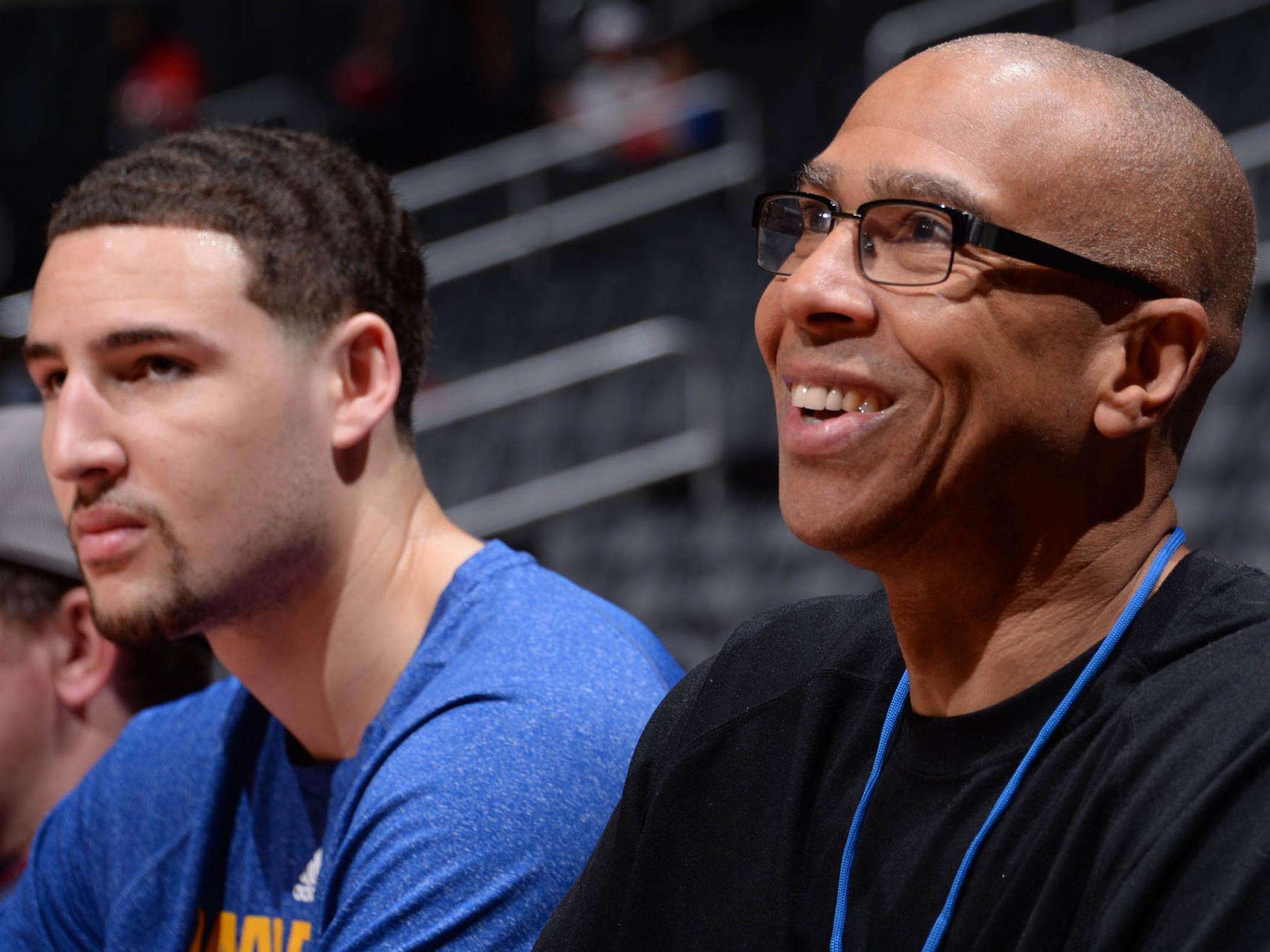 拜仁连续20场德甲进球超过2球，追平13／14赛季瓜帅的纪录（拜仁德甲连续20场至少攻入3球，追平13／14赛季瓜帅纪录）