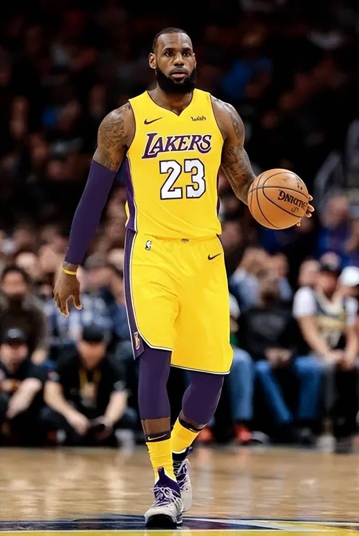 悲喜夜：拜仁造5-0惨案，阿森纳18场不败终结，保级队绝平利物浦（冰火之夜：拜仁5-0横扫，阿森纳18场不败告终，保级队绝平利物浦）