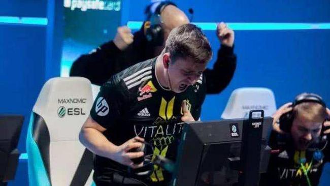 客车发生事 客车发生事